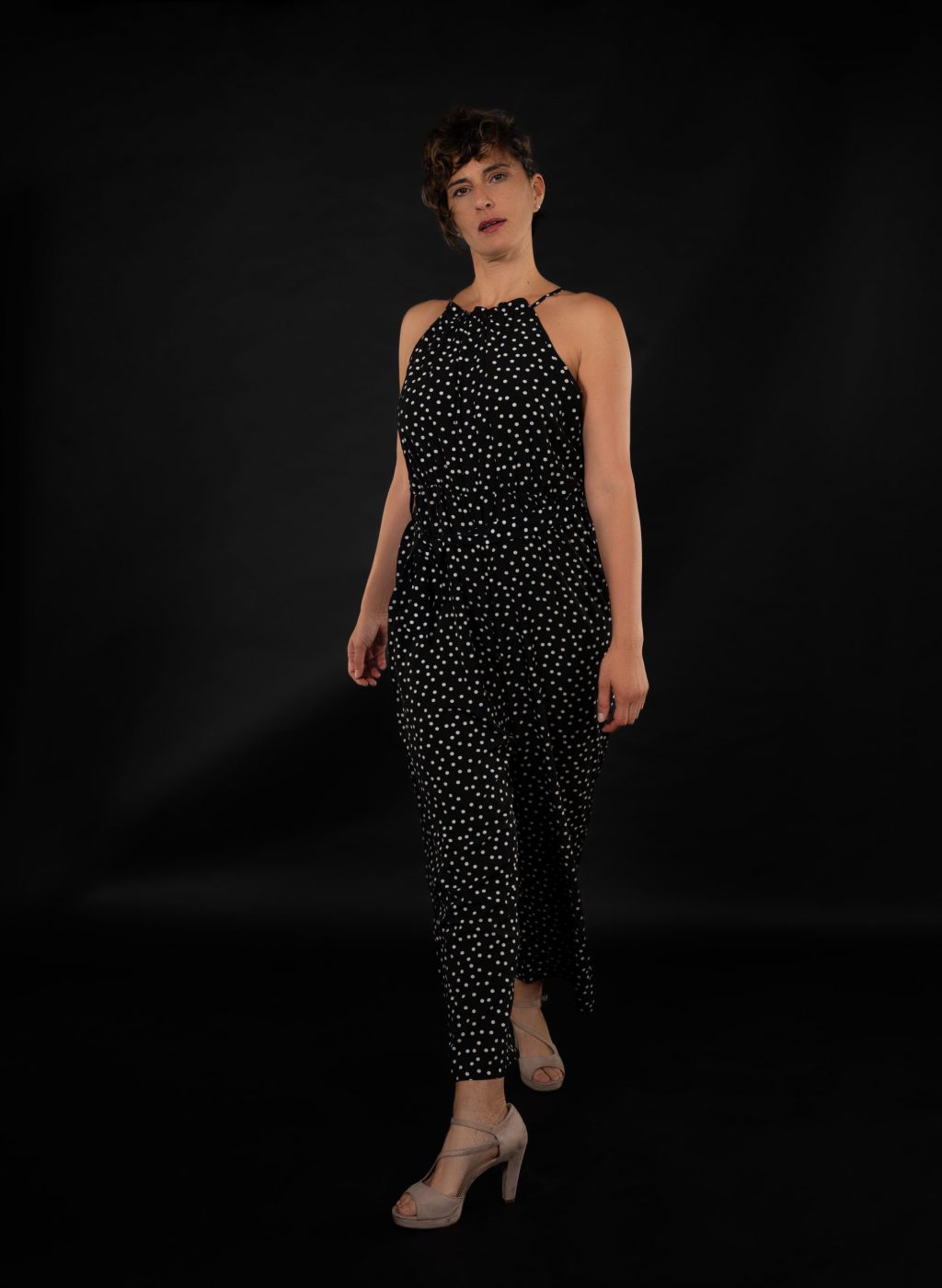 DSC_0744-Bearbeitet-buri-schwarzer-hintergrund-kleid
