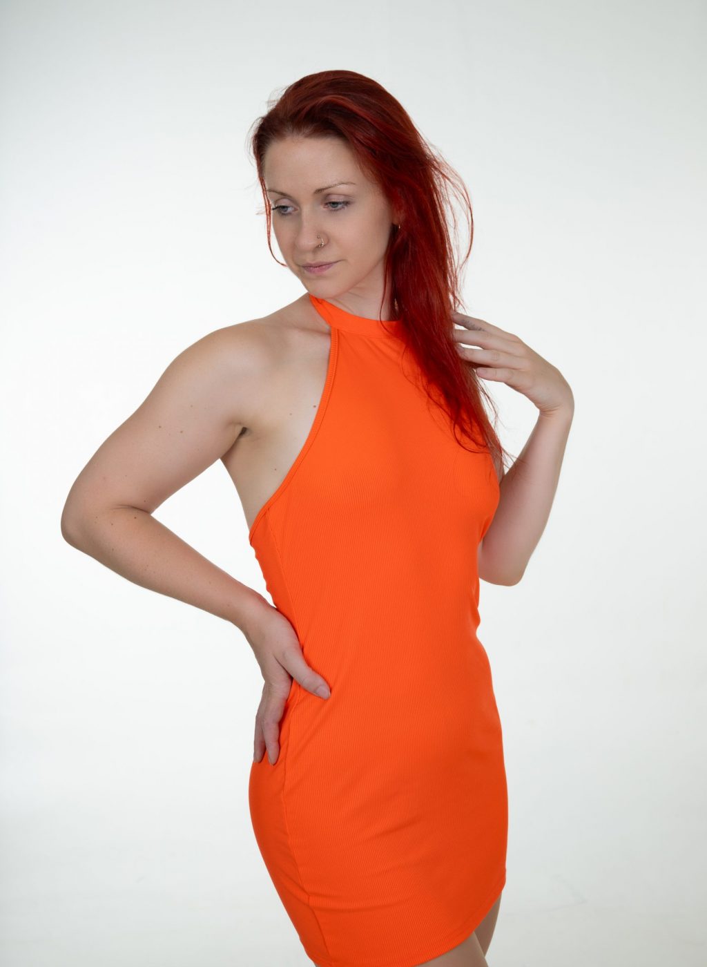 DSC_6023-Bearbeitet-anjulie-orange-kleid-weißer-hintergrund