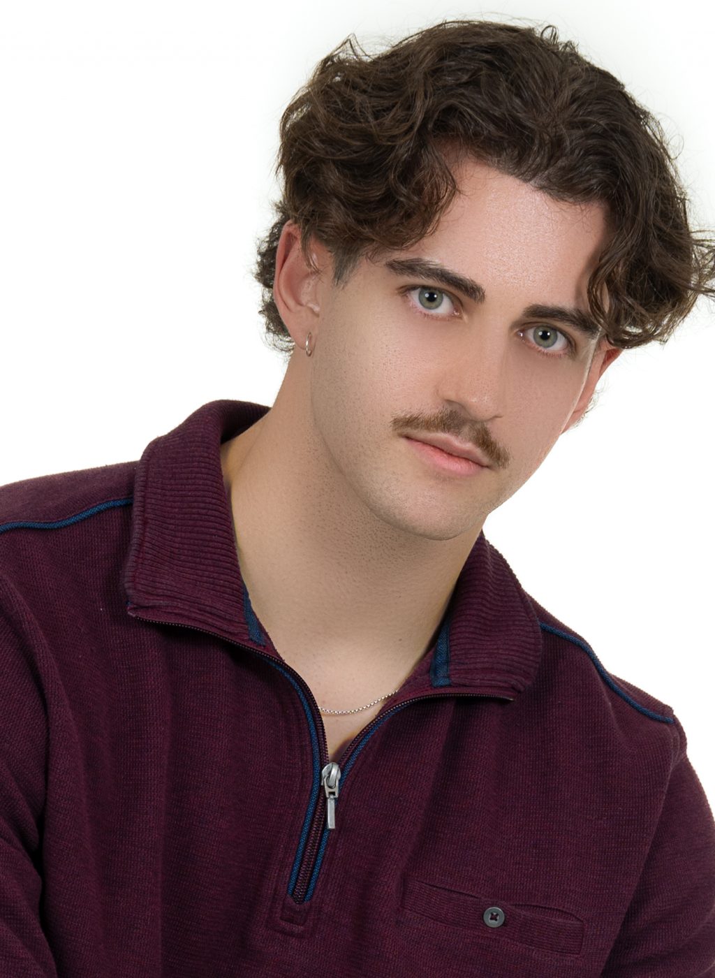 DSC_9689-Bearbeitet-markus-weinroter-half-zip-pullover-zommed-in-weißer-hintergrund