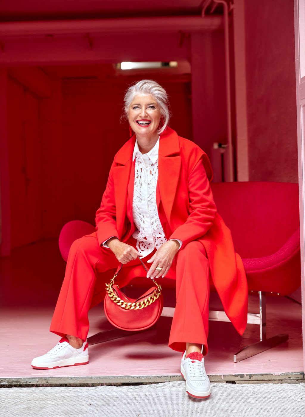 Foto-Sabine-f-roter-anzug-alles-rot