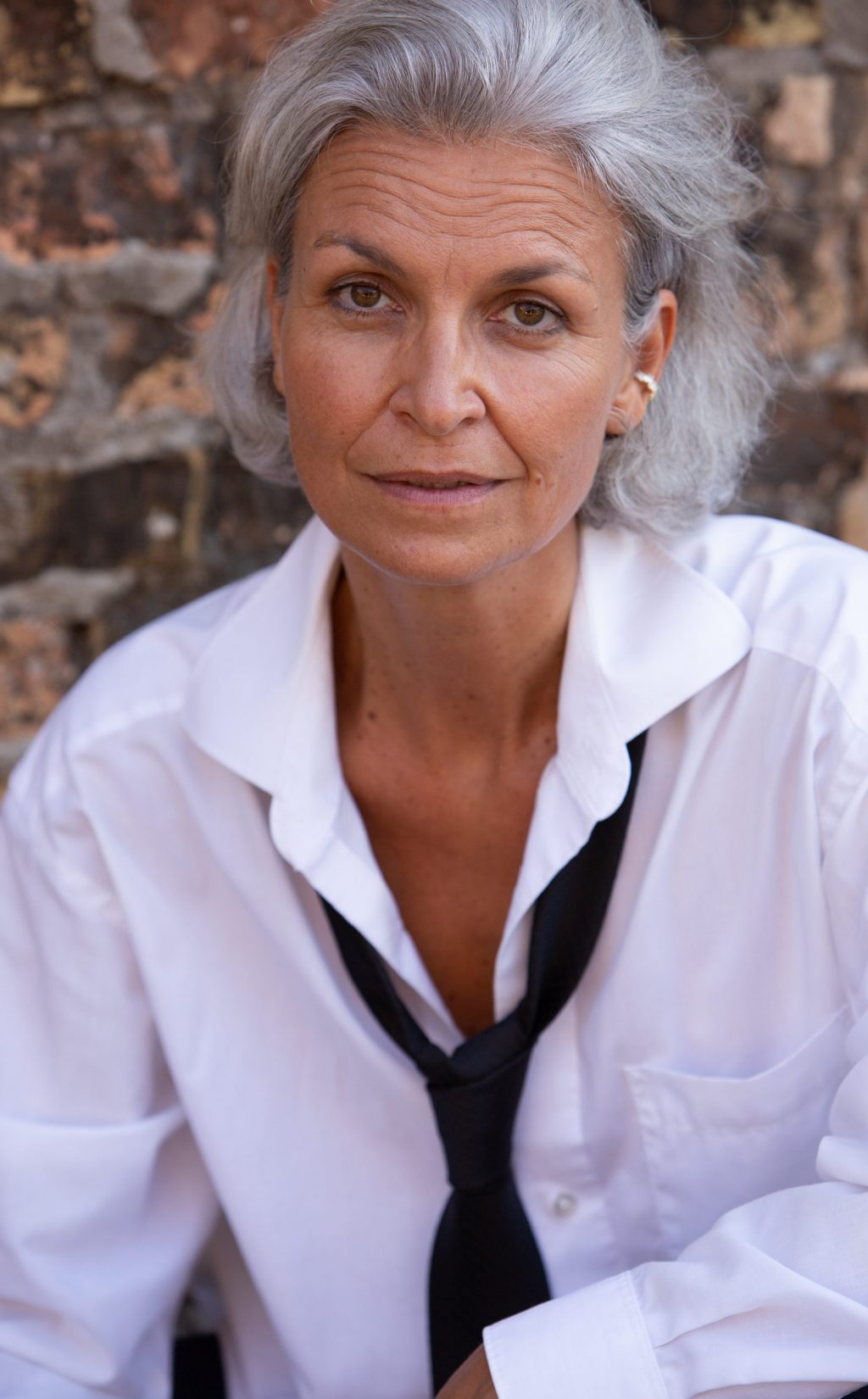 Foto-nicole-r-weißes-hemd-schwarze-krawatte