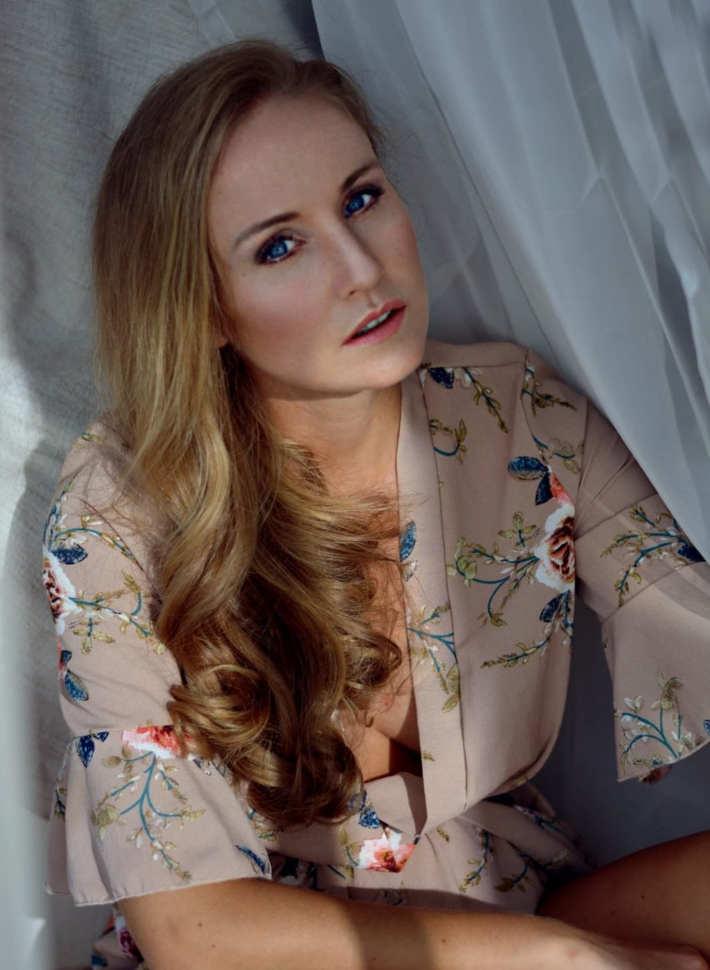 Foto-yaiza-oberkörperaufnahme-kleid